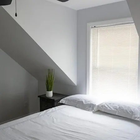 Queen Bed - Boston - Rm 3 Stoneham Exterior foto